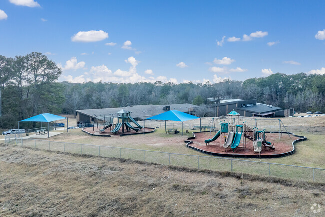 Sumiton Elementary School is a fun place for kids to play.