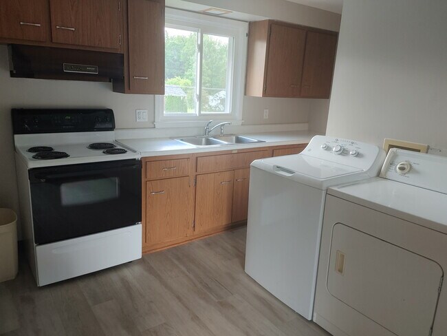 2718 Stenzel Ave unit Upper Stenzel, North Tonawanda, NY 14120 - photo 3