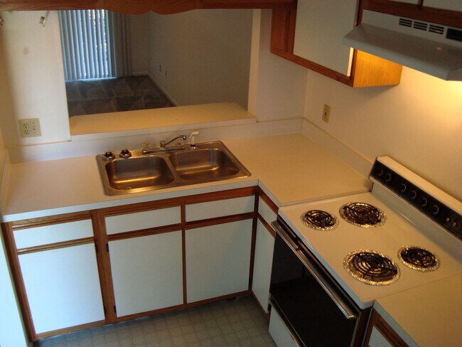 170 Baisden Rd unit 4, Jacksonville, FL 32218 - photo 5