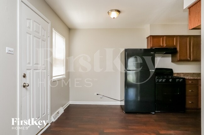 335 E Vermont St, Villa Park, IL 60181 - photo 4