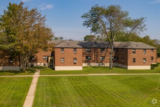 2 Garfield St, Bay Shore, NY 11706