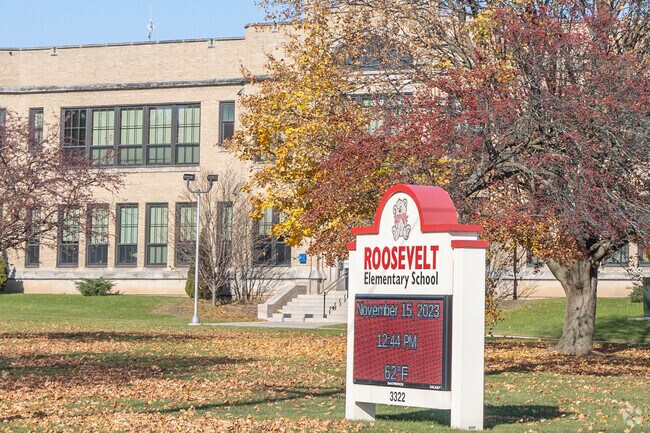You can't miss Roosevelt Elementary School's beautiful sign.