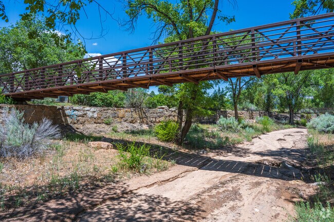 Residents can walk to downtown on the Arroyo Barranca trail or in the arroyo itself.