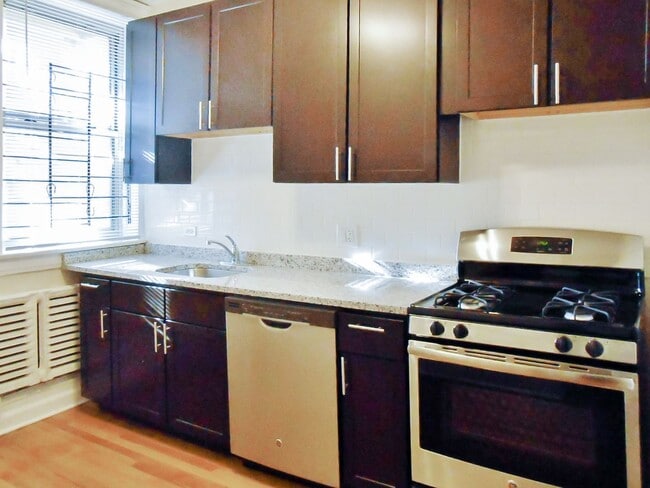 1607 W Berteau Ave unit 2, Chicago, IL 60613 - photo 2