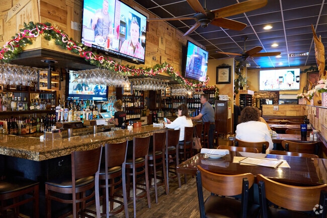 Have a midday drink and lunch or enjoy dinner at Casa Giuseppe's Italian Grill in Willoughby.