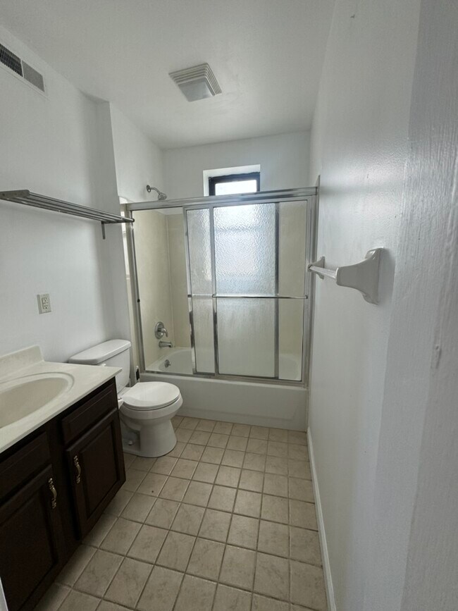 1104 1/2 N High St unit D, Columbus, OH 43201 - photo 7
