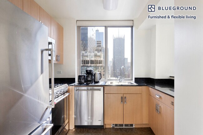 561 10th Ave unit FL31-ID2086, New York, NY 10036 - photo 4