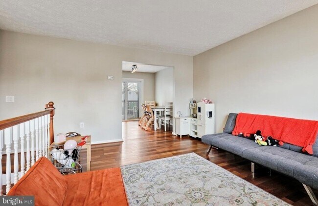 7867 Pepperbox Ln, Pasadena, MD 21122 - photo 5