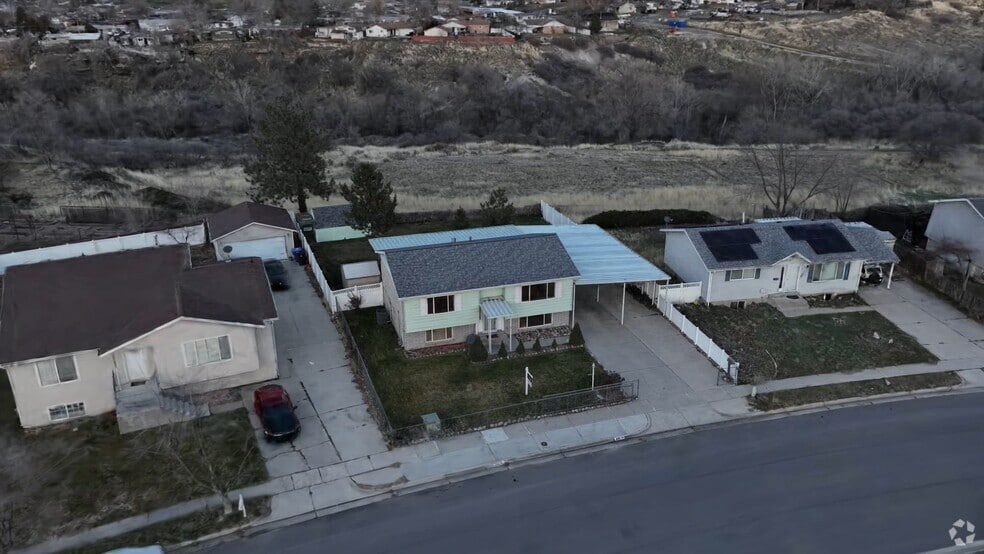 1091 Larkspur Dr, Sandy, UT 84094 - photo 2