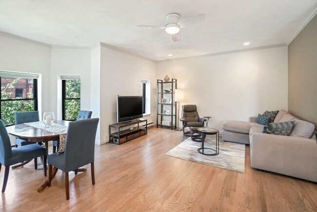 239 W Newton St unit 4, Boston, MA 02116 - photo 4