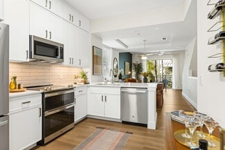 513 NE 21st Ct, Wilton Manors, FL 33305