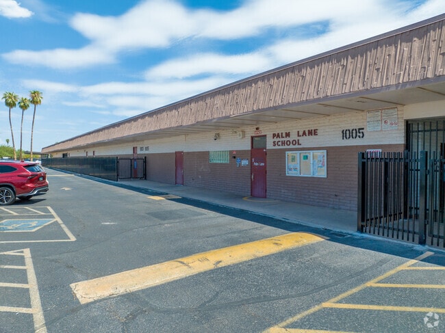 Palm Lane Elementary School is a great school in West Phoenix.