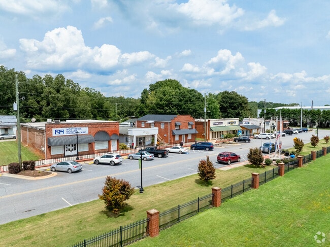 Downtown Bogart offers a general store and a couple of restaurants.