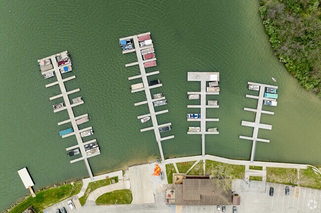 Dock your boat at the marina and enjoy lunch at Lakeside Grill.