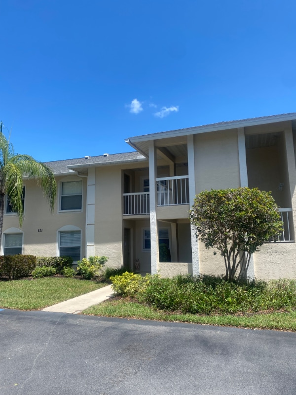 621 Squire Cir, Naples, FL 34104