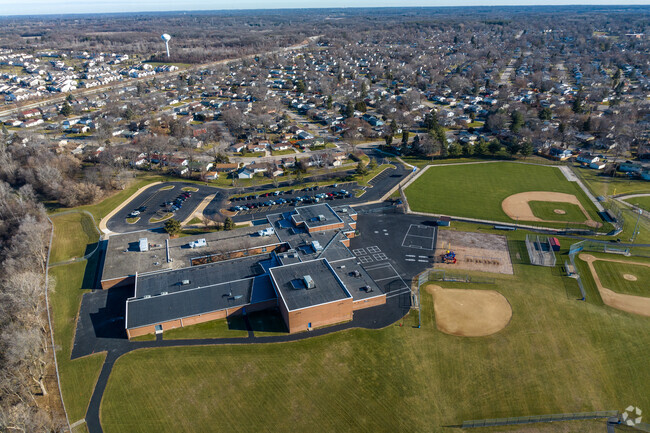 Perry Elementary School is located conveniently in a residential area.
