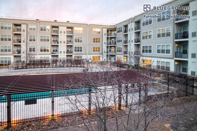 333 Great River Rd unit FL3-ID534, Somerville, MA 02145 - photo 4