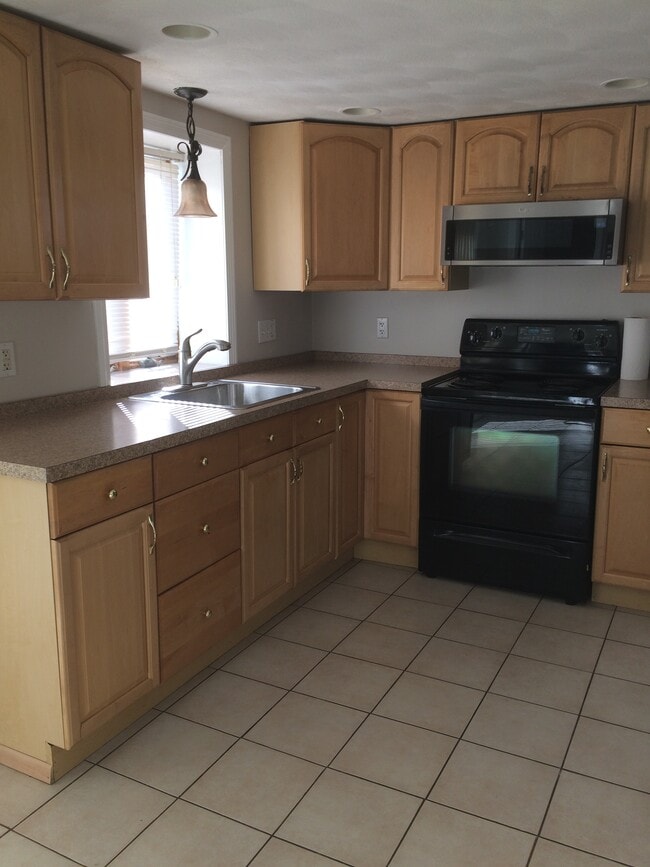 37 Cecilian Ave unit 1st floor, Revere, MA 02151 - photo 5