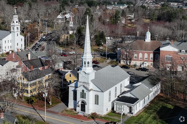 Kennebunk has historic churches.