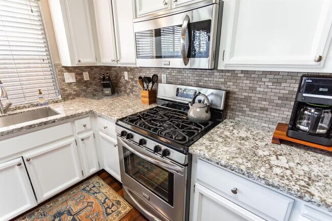 9316 Caulfield Dr, Elk Grove, CA 95758 - photo 6