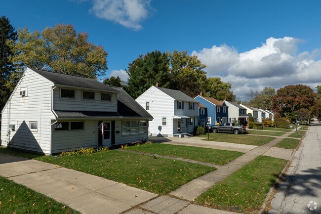 Bi-level homes featuring detached garages are available throughout the River Estates neighborhood.