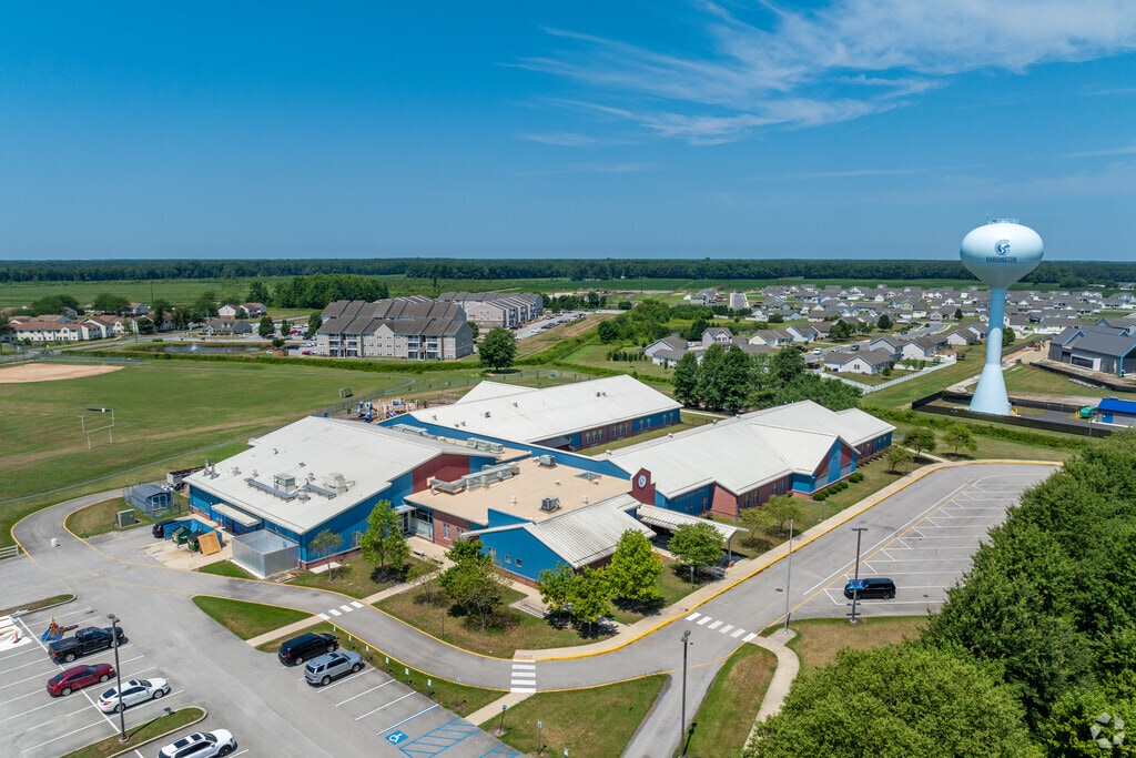 Lake Forest South Elementary School scored an overall C+ from Niche.