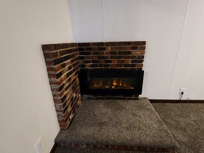 416 3rd St NW, Independence, IA 50644 - photo 5