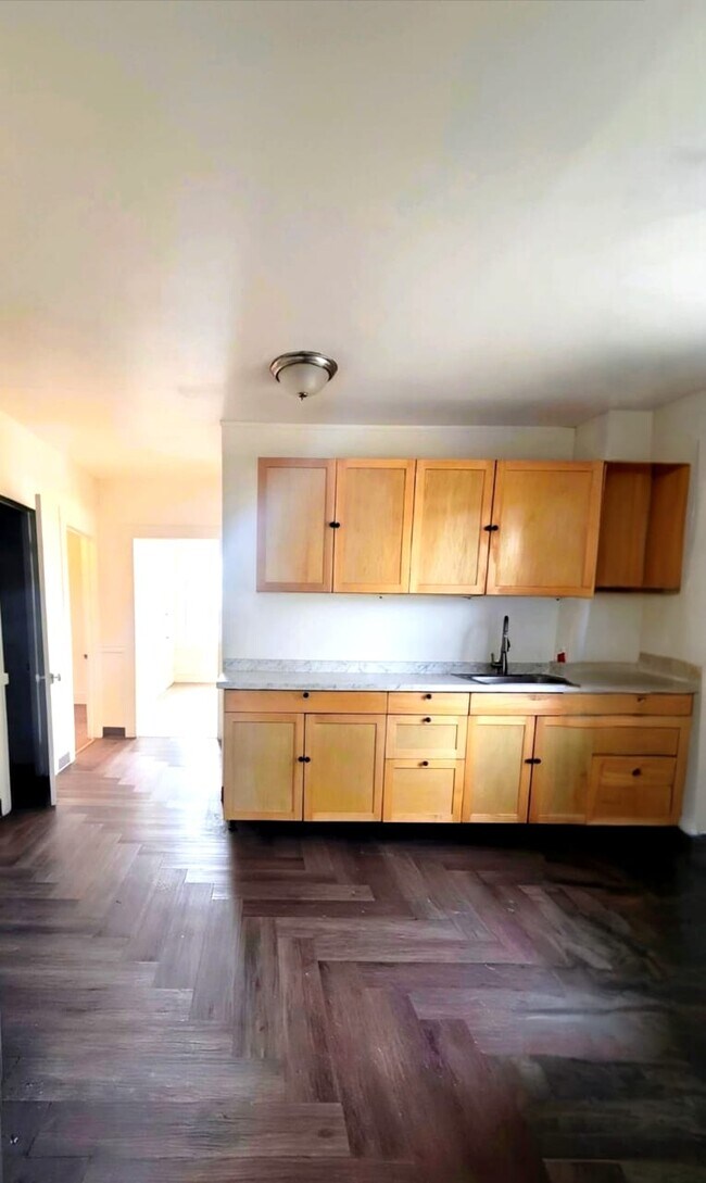 29 125th St Unit 2, Troy, NY 12182