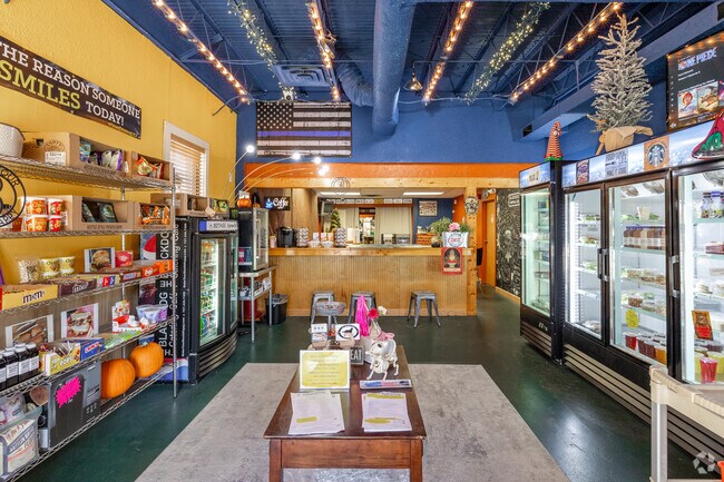 Blackdog Cafe has freshly made sandwiches and soups along with premade salads in Elmhurst.