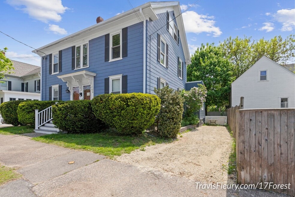 Front of house & driveway