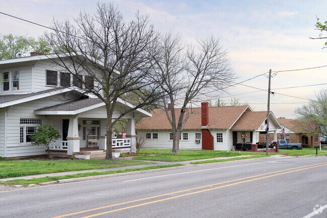 Historic homes are well-maintained in Decatur.