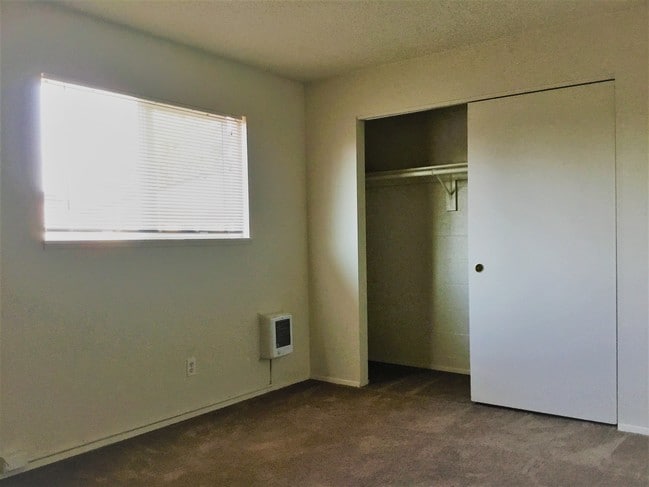 1 BED 1 BATH: BEDROOM
