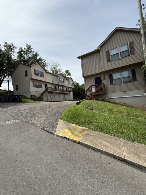 859 E Saint Johns St, Morgantown, WV 26505 - photo 1