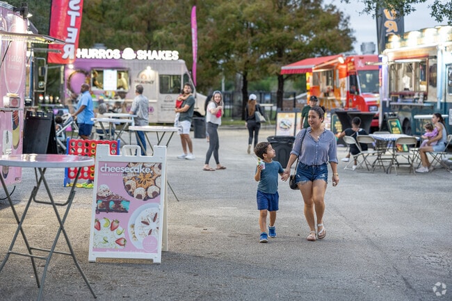 Wednesday food trucks at Volunteer Park in the Plantation Acres neighborhood of Sunrise, FL.