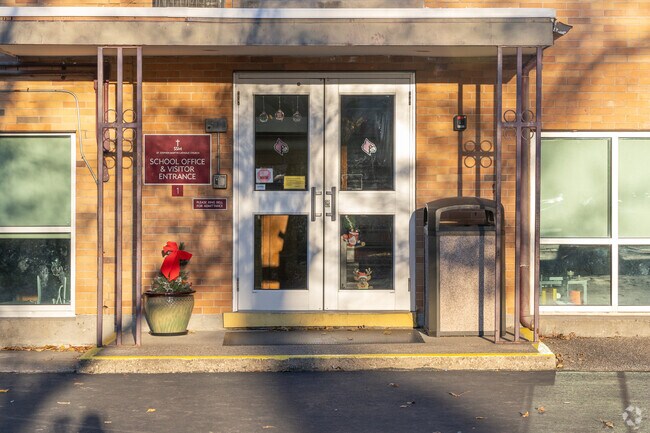 St. Stephen Martyr School has a 72% white attendance.