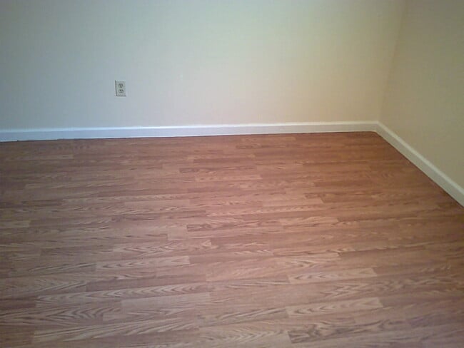 4647 Hilton Ave unit A, Columbus, OH 43228 - photo 2