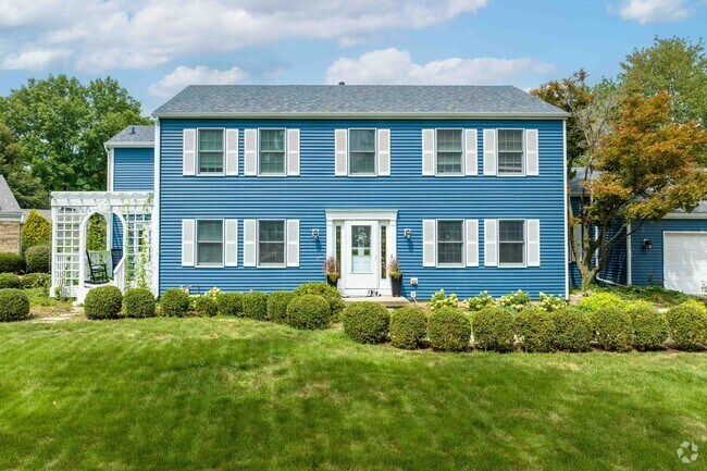 There are many Colonial Revival houses in the Pembroke Point area.