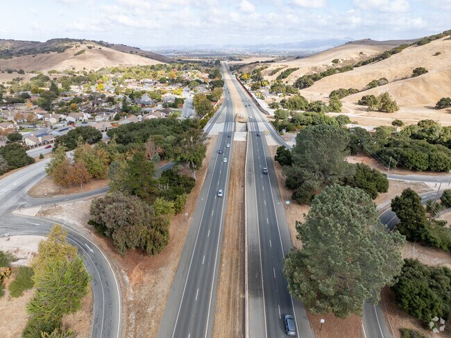 Reach Salinas shopping and dining from River Road via Highway 68 in minutes.