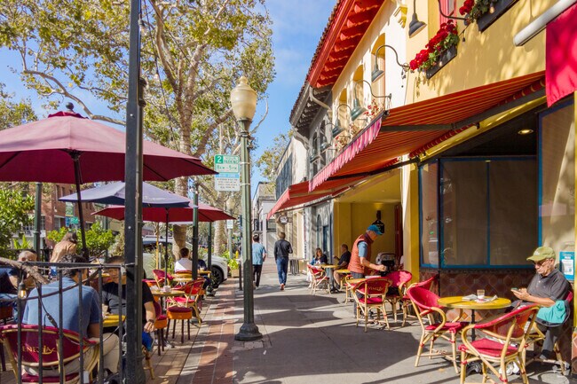 Downtown North residents can enjoy coffee and treats at Cafe Venetia.