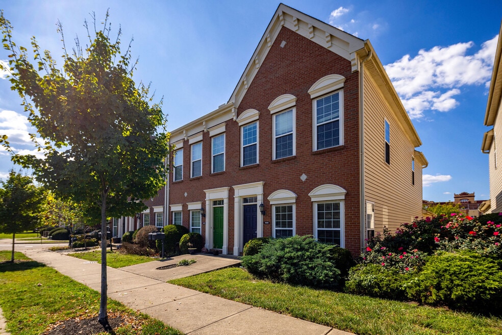 1441 Laurel Park Dr, Cincinnati, OH 45214 - photo 1