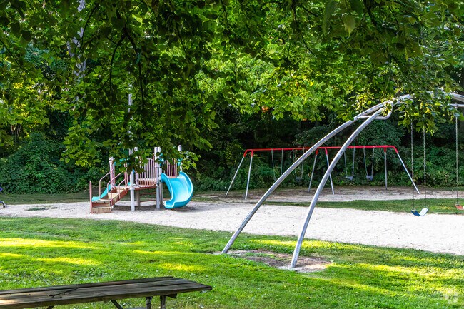 Maple Grove Park is a perfect little park in Maple Grove.