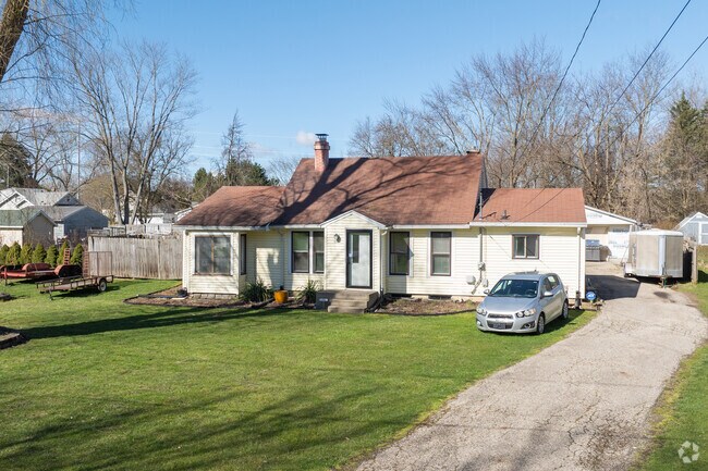 The older homes of Walker cover all varieties of styles, most commonly ranch homes.