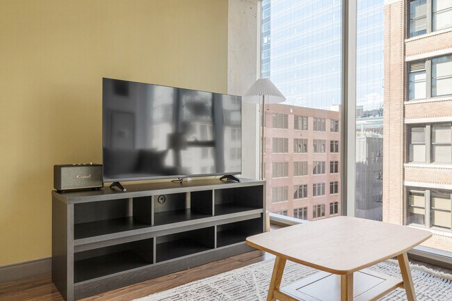 601 W Jackson Blvd unit FL6-ID1387, Chicago, IL 60661 - photo 4