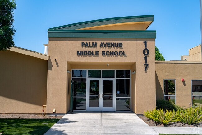 The entrance to Palm Ave Middle School is located on the East end of the capmus.