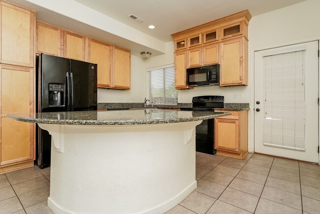 20009 Elgin Dr, Denver, CO 80249 - photo 4