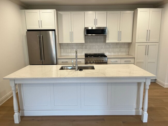 692 N High St, Columbus, OH 43215 - photo 4