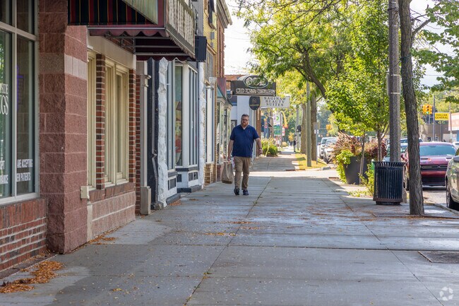 Take a stroll down South Michigan Avenue not far from Butman-Fish.
