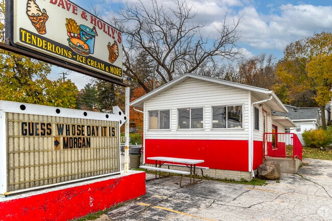 The Big Dave's & Holly's in LeClaire.