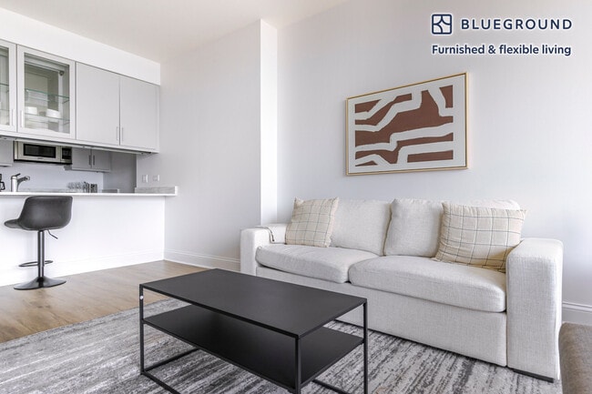 2 W Delaware Place unit FL31-ID1284, Chicago, IL 60610 - photo 3