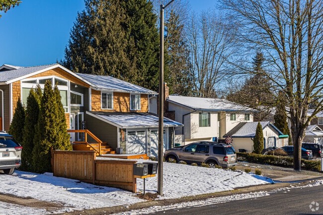Silver Lake’s housing styles express a mixture of Craftsman, postmodern and New Traditional aesthetics.